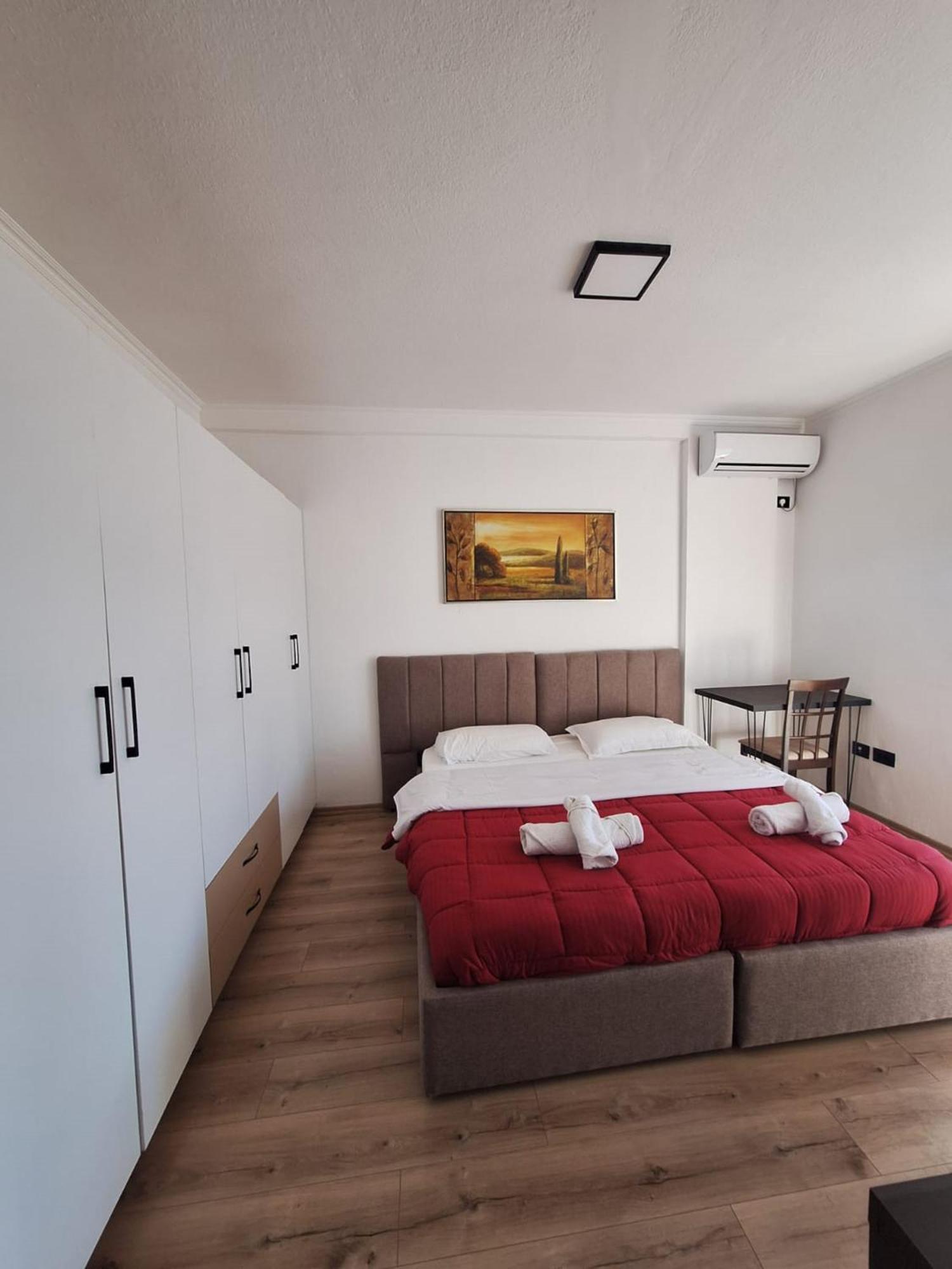 Albania Apartment Near Tirana City Center Double Or Twin Bed Extérieur photo